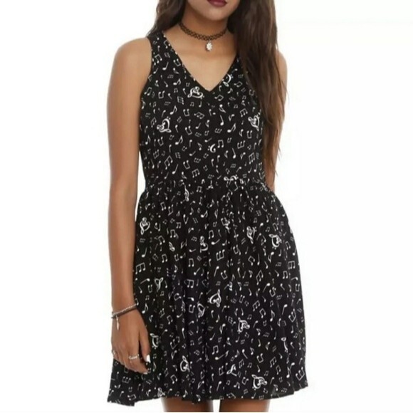 Hot Topic Dresses & Skirts - Hot Topic Fit and Flare Black White Music Note Dress Size Small